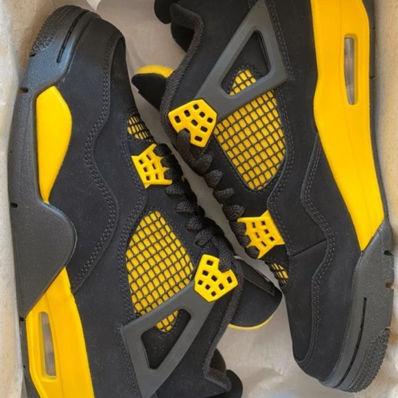 Jordan 4 Retro Thunder - Picture 4 of 6